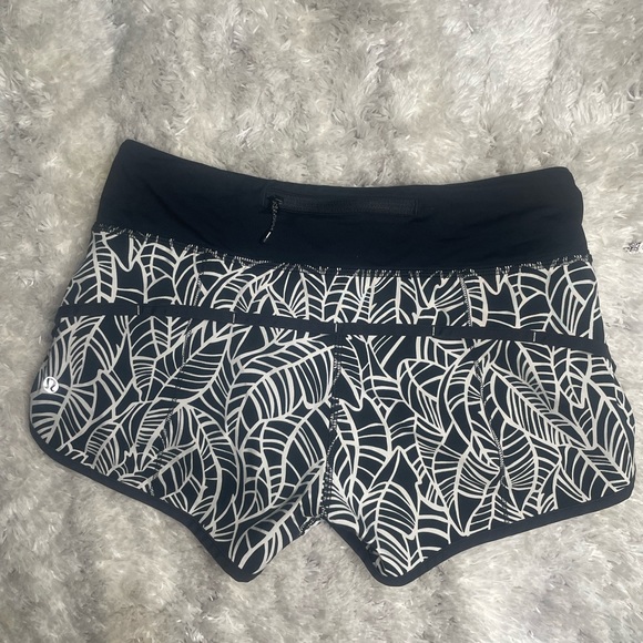 Lululemon - Picture 4 of 6